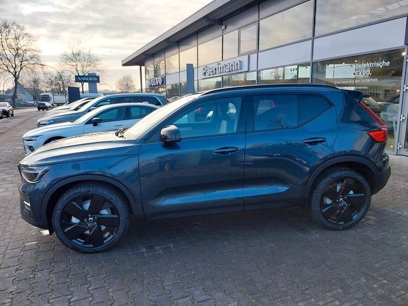 Neu Volvo XC40 Plus 163 PS (119 kW) 2026 Blau SUV
