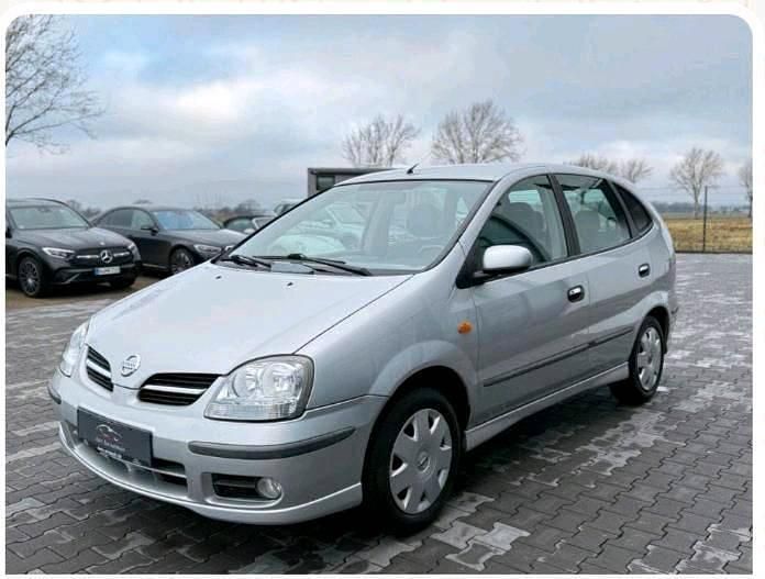 Grau Gebraucht 2004 Nissan Almera Tino Van / Kleinbus | 3.150 € (Teuer) - Bild 1/4