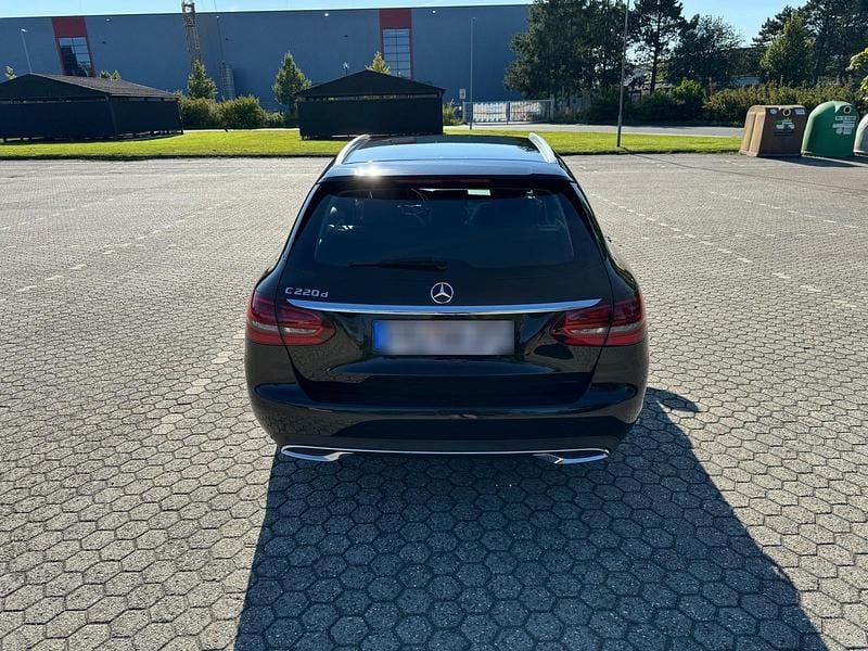 Gebraucht Mercedes C220 194 PS (142 kW) 2018 Schwarz Kombi