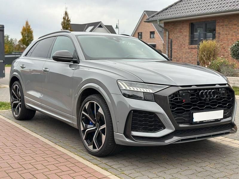 Grau Gebraucht 2023 Audi RS Q8 Sport SUV | 89.990 € (Superpreis) - Bild 1/4