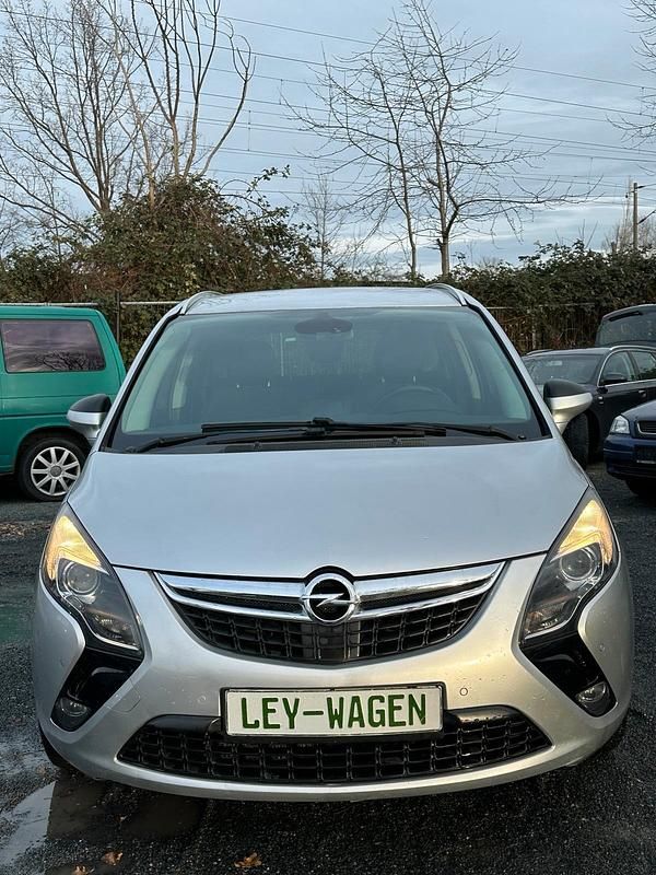 Grau Gebraucht 2015 Opel Zafira Van / Kleinbus | 5.000 € (Guter Preis) - Bild 1/4