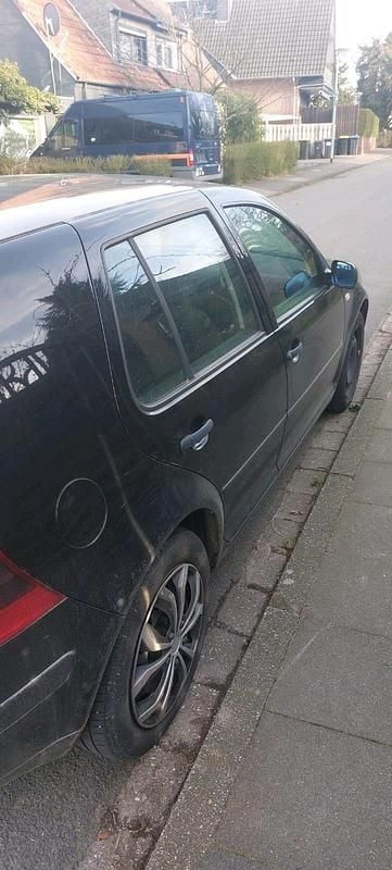 Gebraucht VW Golf IV 75 PS (55 kW) 2001 Schwarz Kleinwagen
