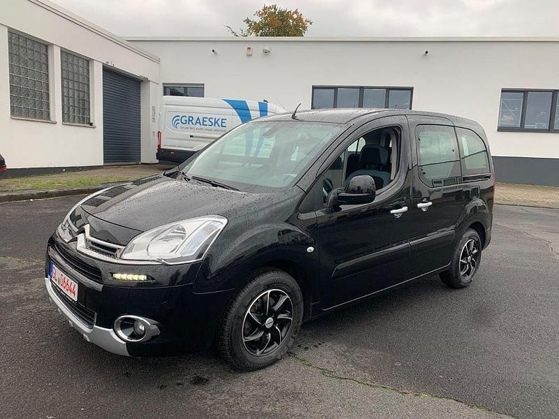 Schwarz Gebraucht 2015 Citroën Berlingo SELECTION Van / Kleinbus | 8.999 € (Fairer Preis) - Bild 1/4