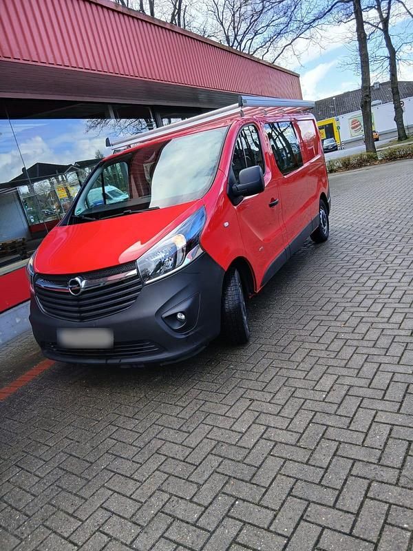 Second-hand Opel Vivaro 110 CP (80 kW) 2017 Roșu Monovolum