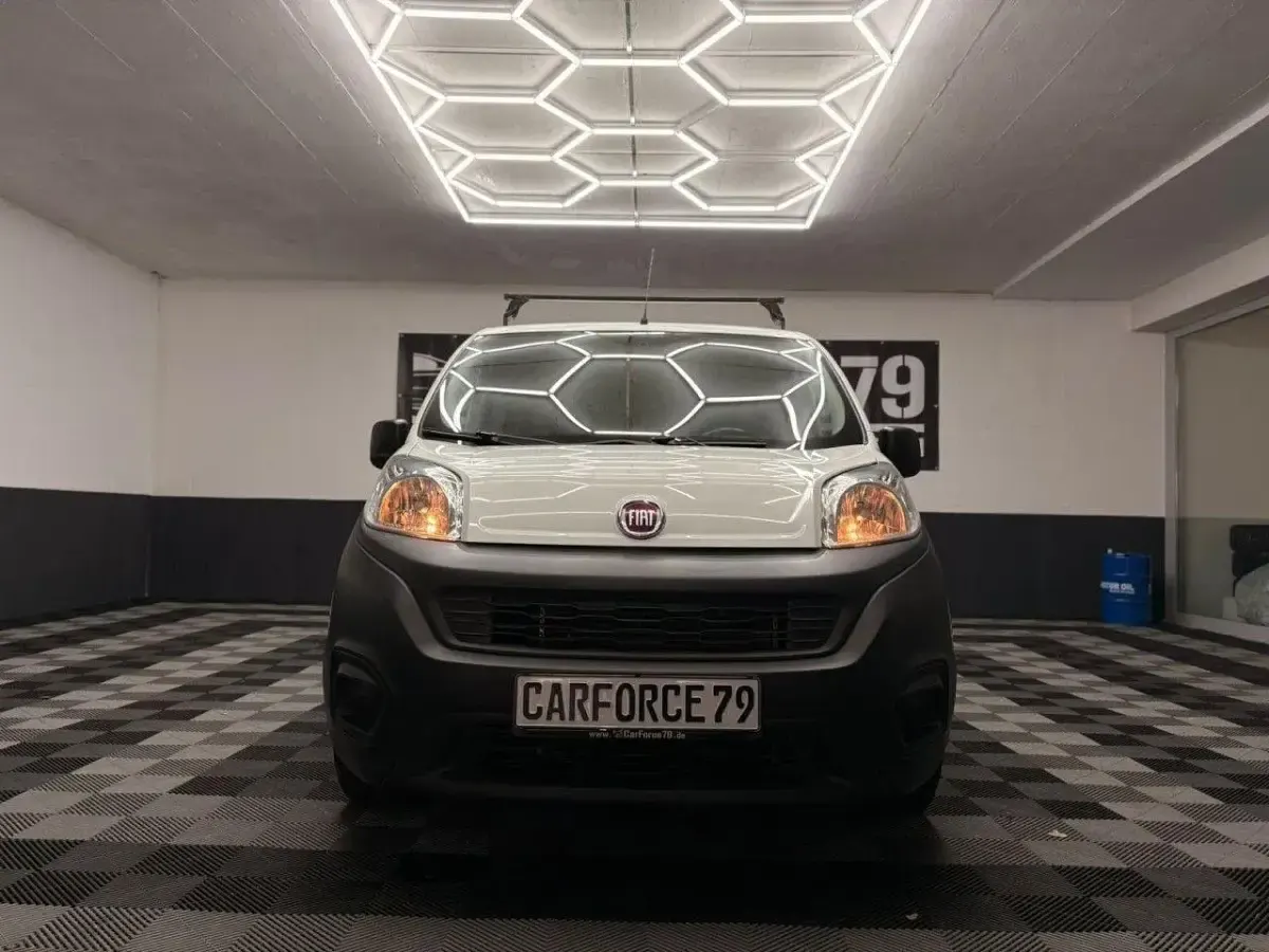 Gebraucht Fiat Fiorino 77 PS (56 kW) 2018 Weiß Van / Kleinbus