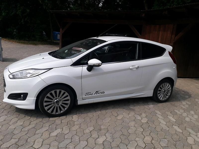 Weiß Gebraucht 2013 Ford Fiesta Sport Kleinwagen | 5.250 € (Guter Preis) - Bild 1/4