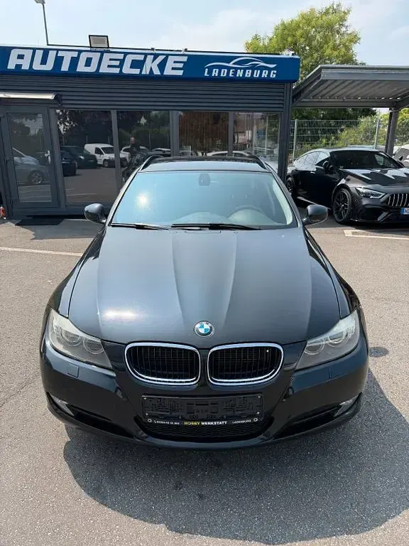 Gebraucht BMW 318 Sport Line 143 PS (105 kW) 2012 Schwarz Kombi