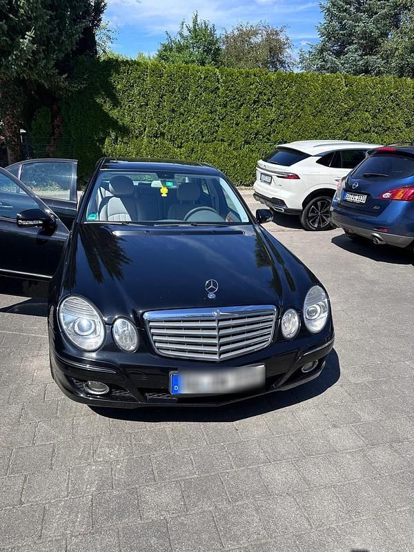 Schwarz Gebraucht 2006 Mercedes E280 Limousine | 6.490 € (Fairer Preis) - Bild 1/4