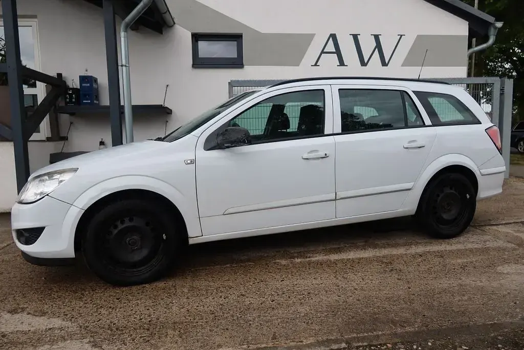 Gebraucht Opel Astra 101 PS (74 kW) 2008 Weiß Limousine