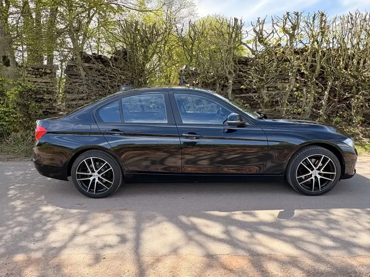 Gebraucht BMW 320 Advantage 190 PS (139 kW) 2018 Schwarz Limousine