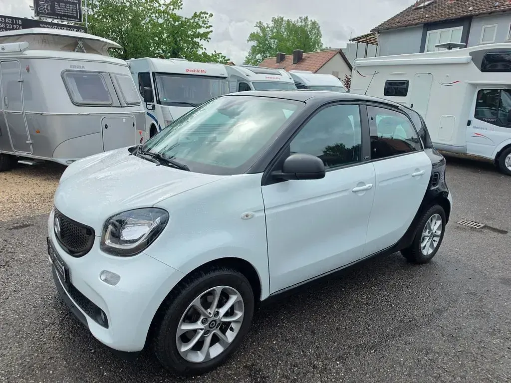 Gebraucht Smart ForFour 90 PS (66 kW) 2019 Schwarz Kleinwagen