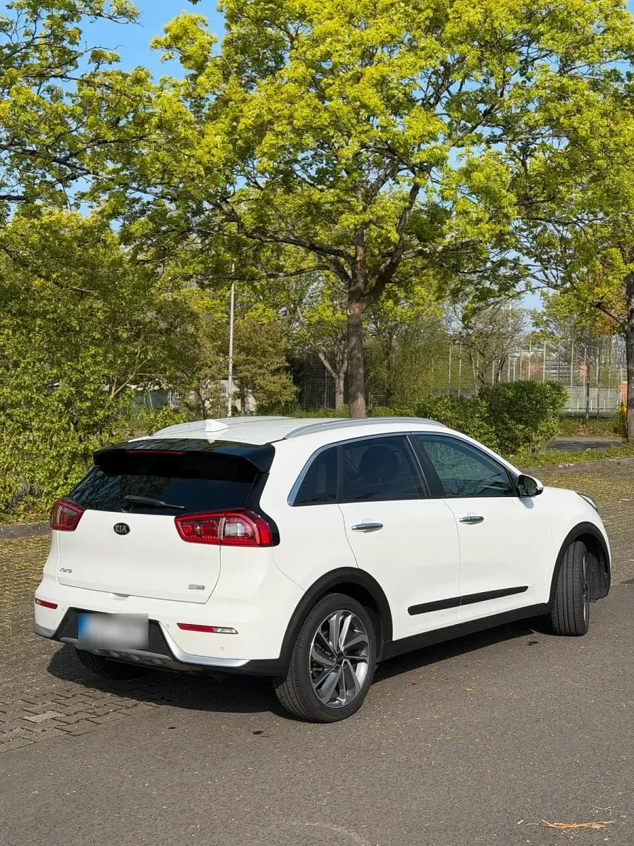 Gebraucht Kia Niro 141 PS (103 kW) 2017 Weiß SUV