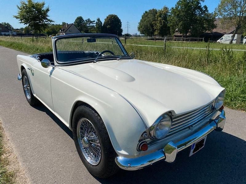 Weiß Gebraucht 1962 Corvette C6 Cabrio | 25.555 € - Bild 1/4