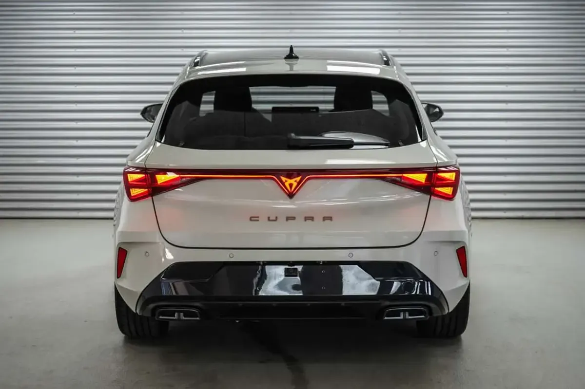 Neu Cupra Leon 150 PS (110 kW) 2026 Taigagrau metallic (4u) Kombi