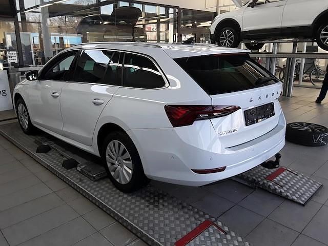 Gebraucht Skoda Octavia Style 150 PS (110 kW) 2022 Moonweiß perleffekt Kombi