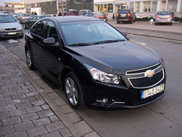 Gebraucht Chevrolet Cruze LS 192 PS (141 kW) 2011 Schwarz metallic Limousine