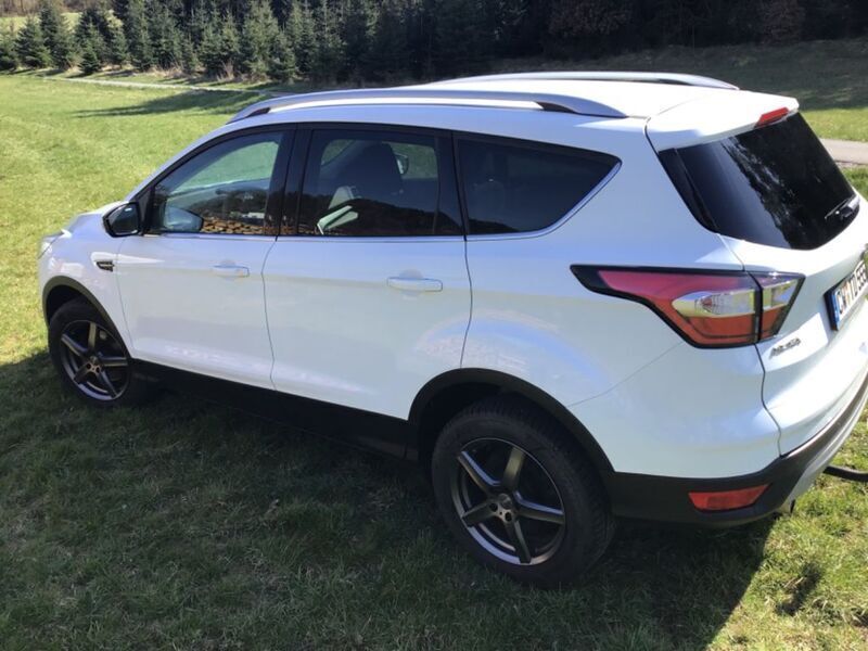 Weiß Gebraucht 2018 Ford Kuga Business Edition SUV | 13.200 € (Guter Preis) - Bild 1/4