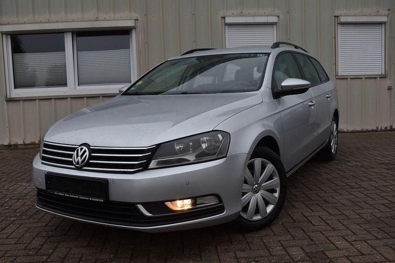 Silber Gebraucht 2013 VW Passat Trendline Limousine | 9.300 € (Guter Preis) - Bild 1/4