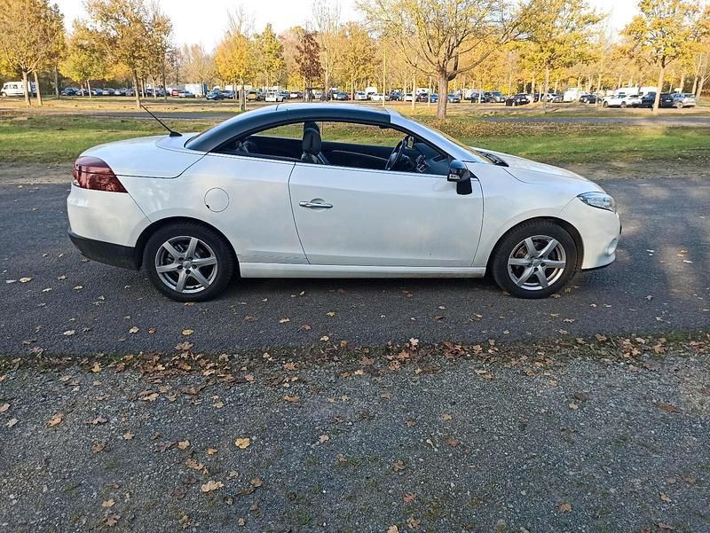 Weiß Gebraucht 2010 Renault Mégane Cabriolet Cabrio | 5.000 € - Bild 1/4