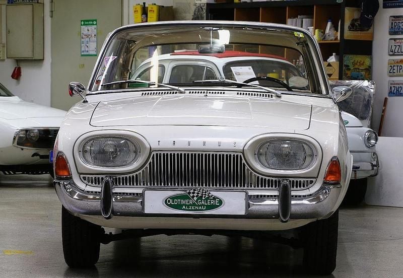 Weiß Gebraucht 1964 Ford 17M Limousine | 15.950 € - Bild 1/4