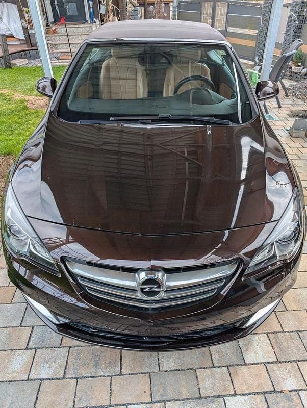 Second-hand Opel Cascada Active 200 CP (147 kW) 2017 Maro Cabrio