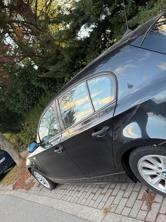 Gebraucht BMW 118 129 PS (94 kW) 2007 Schwarz Kleinwagen
