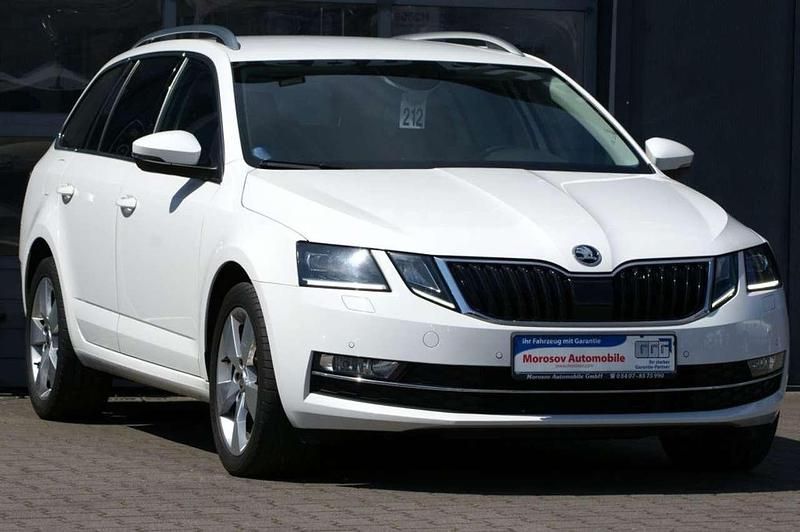 Gebraucht Skoda Octavia Premium Edition 150 PS (110 kW) 2020 Candyweiß uni Kombi
