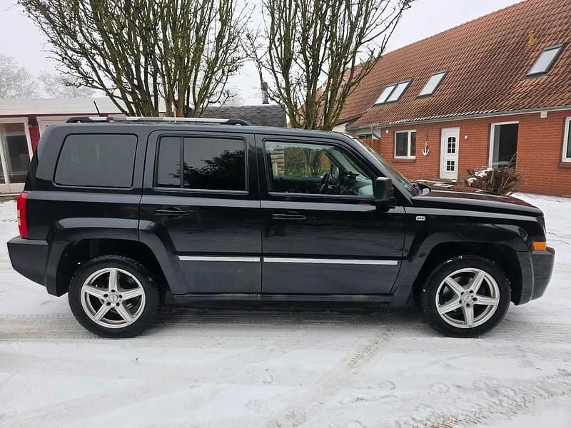 Gebraucht Jeep Patriot Overland 170 PS (125 kW) 2010 Schwarz SUV
