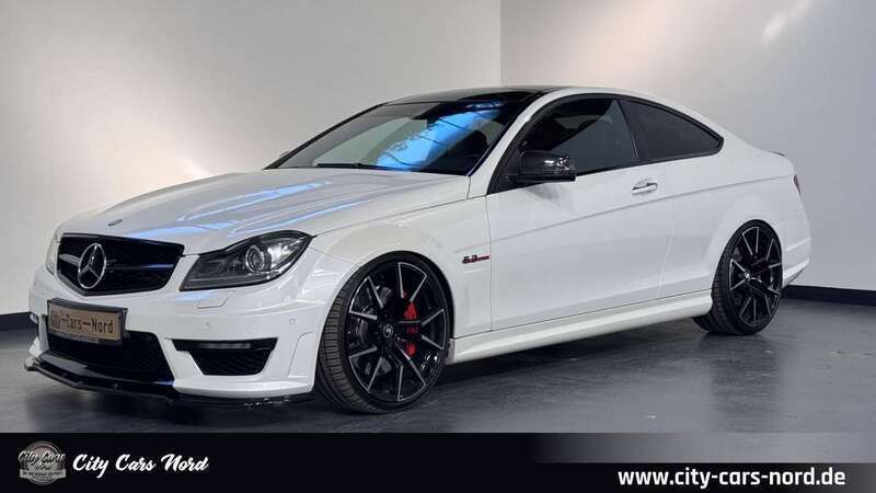 Grün Gebraucht 2011 Mercedes C63 AMG AMG Coupé | 51.990 € - Bild 1/4