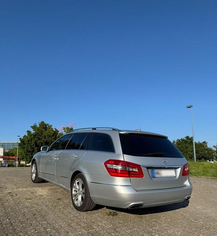 Gebraucht Mercedes E220 Avantgarde 170 PS (125 kW) 2012 Silber Limousine