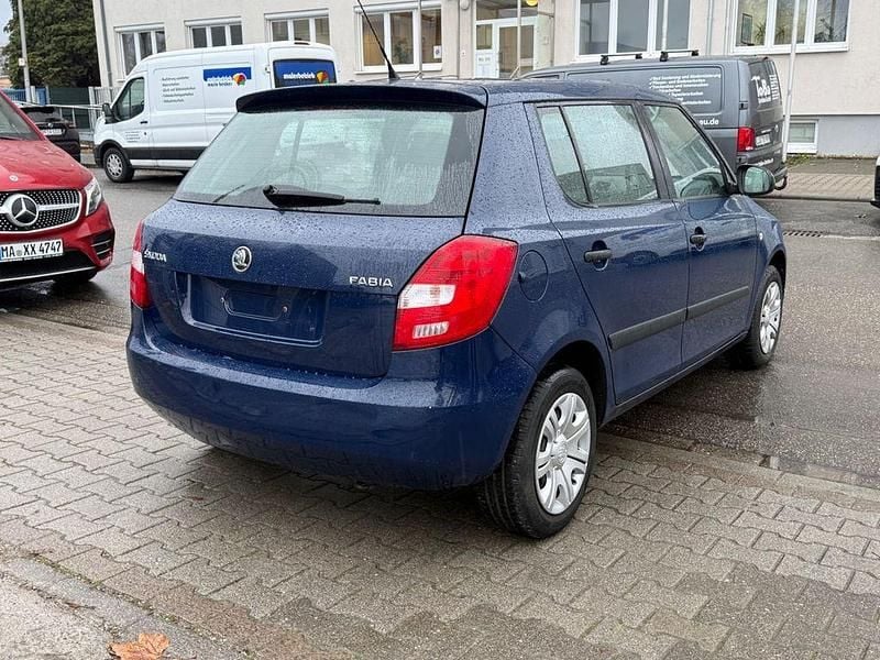Gebraucht Skoda Fabia Cool Edition 60 PS (44 kW) 2014 Blau Limousine