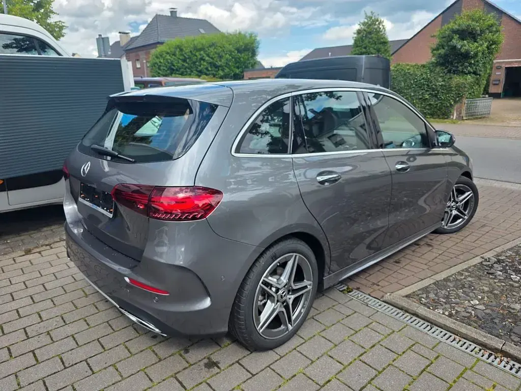 Gebraucht Mercedes B180 AMG 136 PS (100 kW) 2025 Grau Kleinwagen