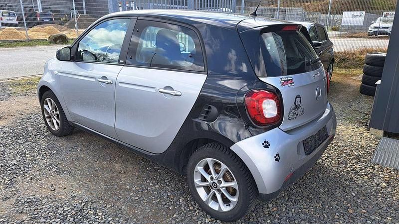 Gebraucht Smart ForFour 71 PS (52 kW) 2016 Schwarz Kleinwagen