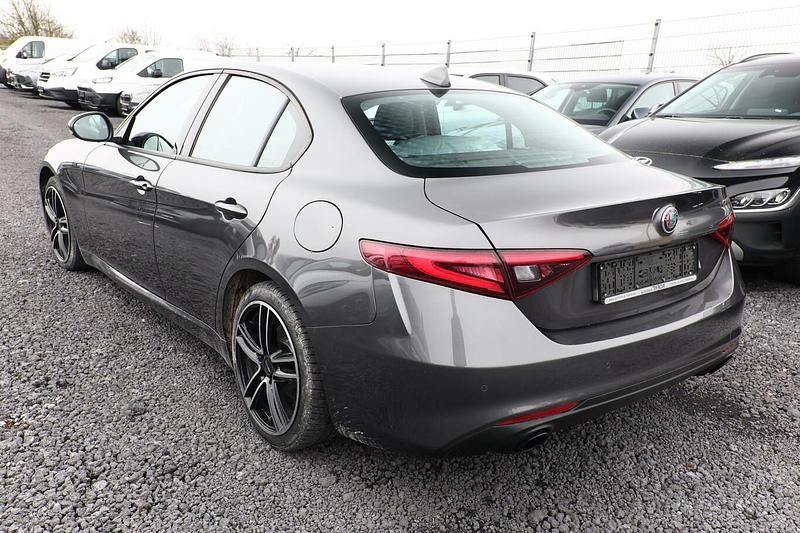 Gebraucht Alfa Romeo Giulia Sprint 160 PS (117 kW) 2020 Girgio vesuvio metallic Limousine