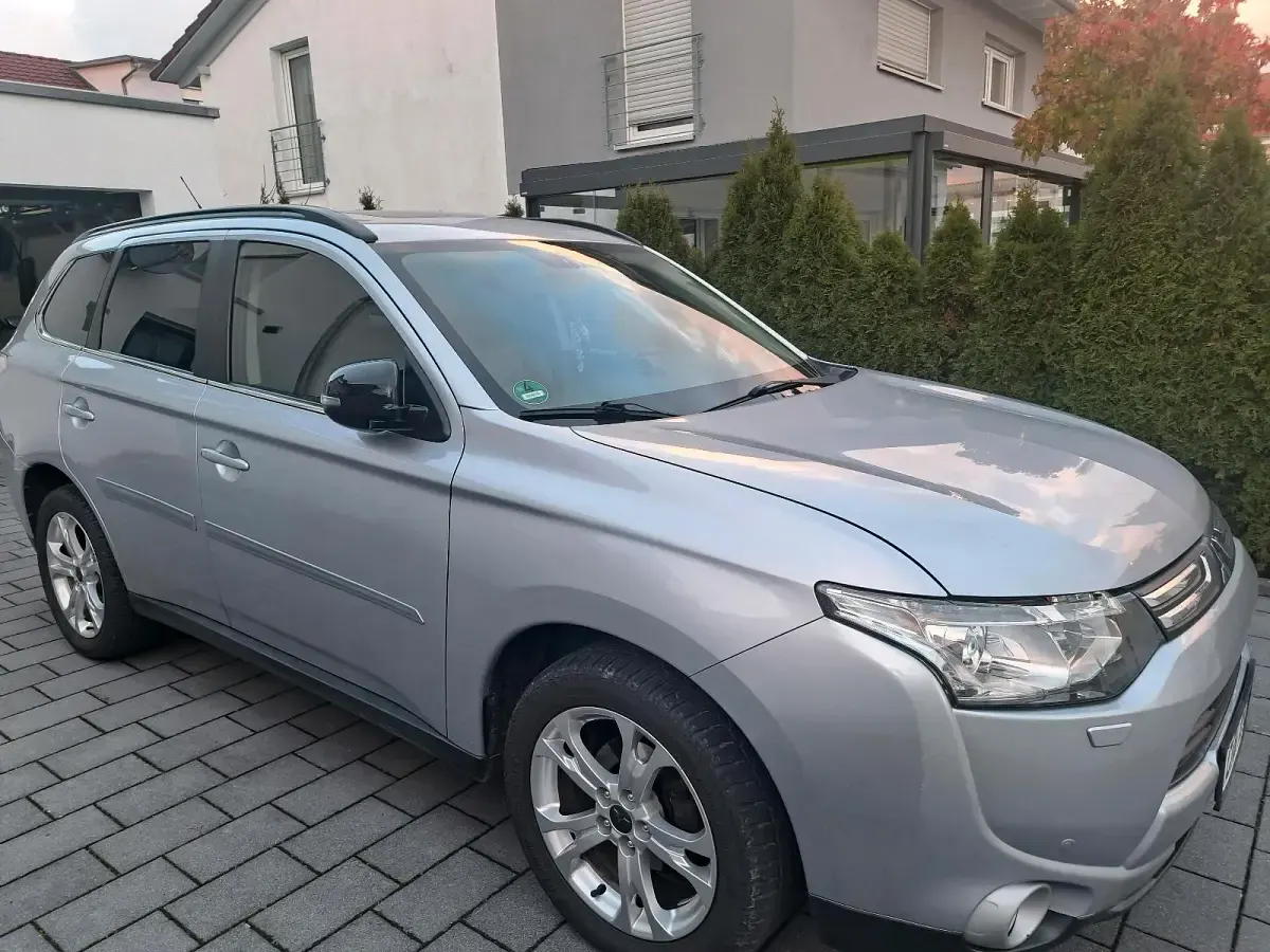 Gebraucht Mitsubishi Outlander 150 PS (110 kW) 2013 Silber SUV
