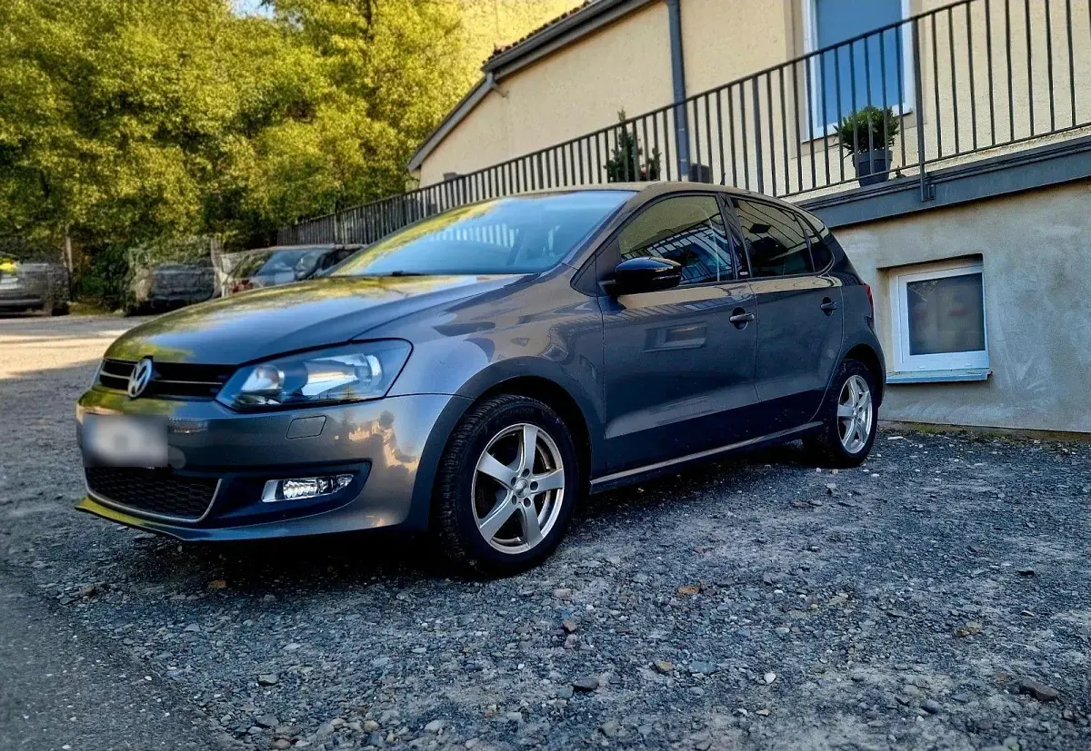 Käytetty VW Polo Style 69 HP (50 kW) 2011 Harmaa Viistoperä