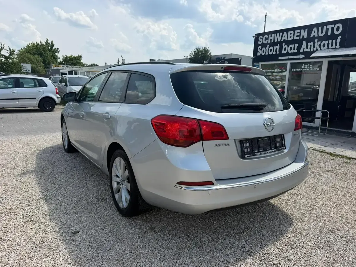 Gebraucht Opel Astra 140 PS (102 kW) 2013 Silber Kombi