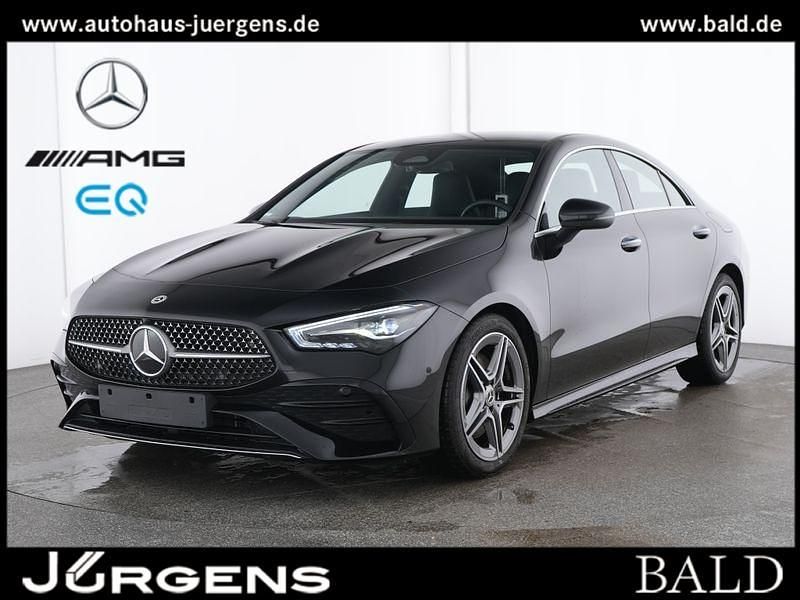Schwarz kosmosschwarz metallic Gebraucht 2024 Mercedes CLA200 AMG Coupé | 35.490 € (Fairer Preis) - Bild 1/4