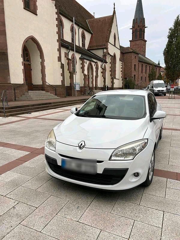 Gebraucht Renault Mégane III 2010 Weiß Kleinwagen