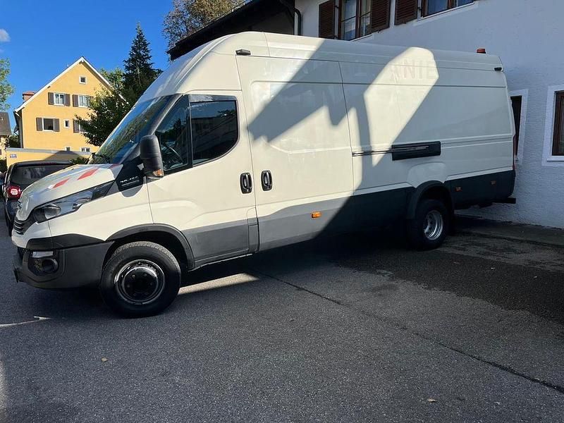 Weiß Gebraucht 2019 Iveco Daily Limousine | 27.900 € (Fairer Preis) - Bild 1/4