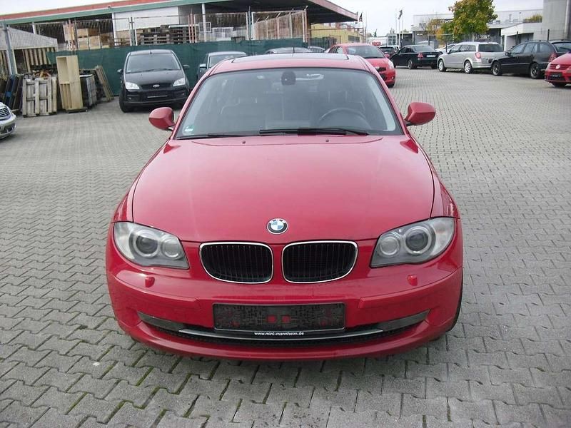 Rot Gebraucht 2011 BMW 120 Lifestyle Kleinwagen | 4.999 € (Superpreis) - Bild 1/4