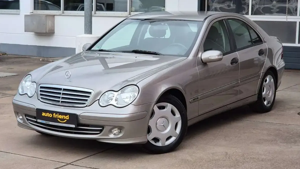 Gebraucht Mercedes C200 122 PS (89 kW) 2004 Cubanitsilber Limousine