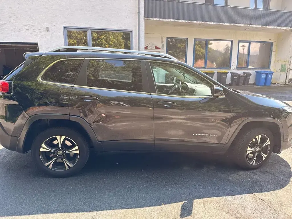 Gebraucht Jeep Cherokee 170 PS (125 kW) 2014 Schwarz SUV