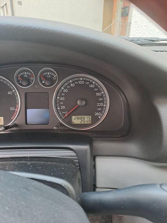 Silber Gebraucht 2001 VW Passat Comfortline Kombi | 3.000 € (Fairer Preis) - Bild 1/4