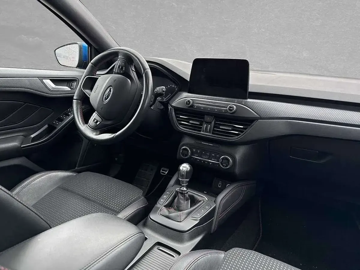 Używany Ford Focus ST-Line 182 KM (133 kW) 2019 Niebieski Sedan/Limuzyna