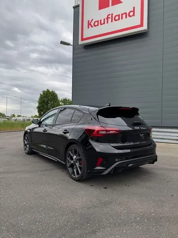 Używany Ford Focus ST 280 KM (205 kW) 2022 Czarny Sedan/Limuzyna