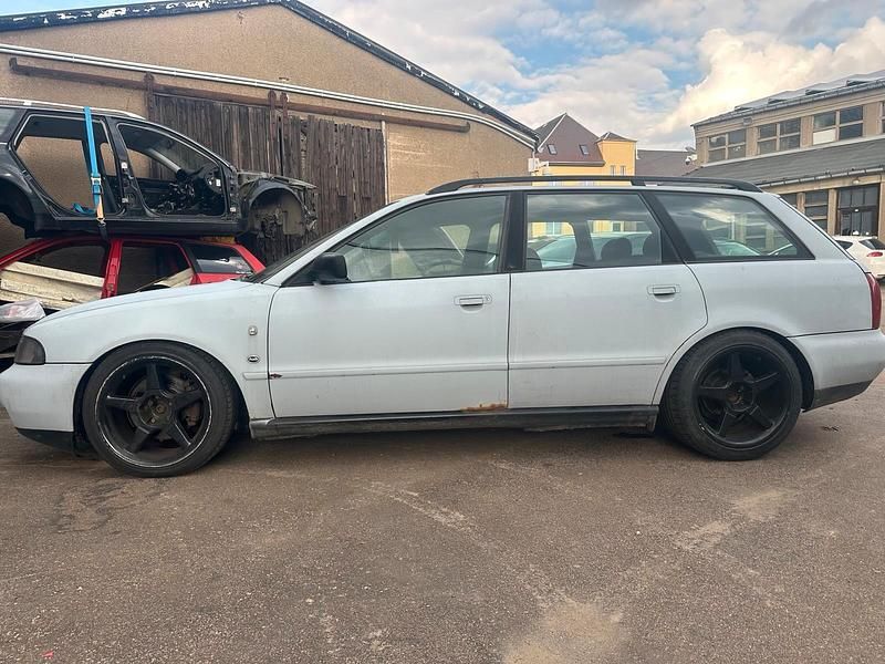 Second-hand Audi A4 150 CP (110 kW) 1996 Gri Break