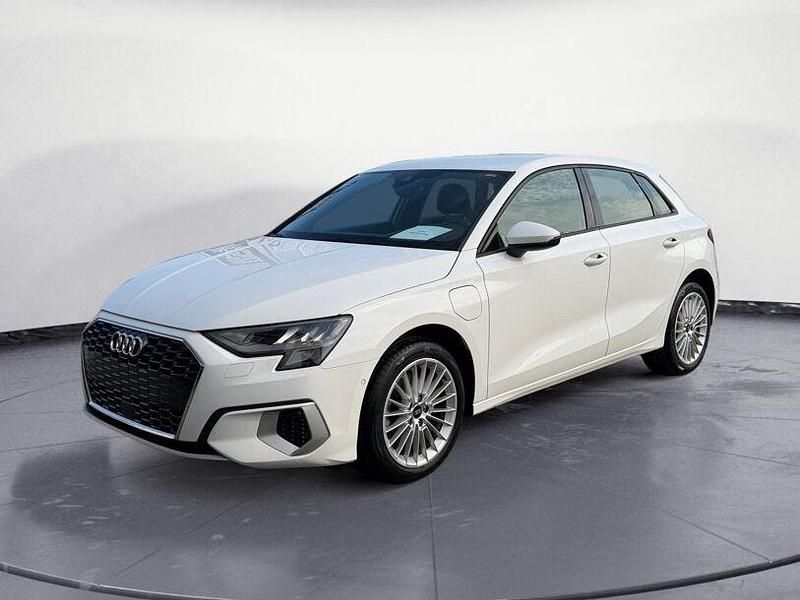 Gebraucht Audi A3 e-tron Advanced 109 PS (80 kW) 2022 Weiss Kleinwagen