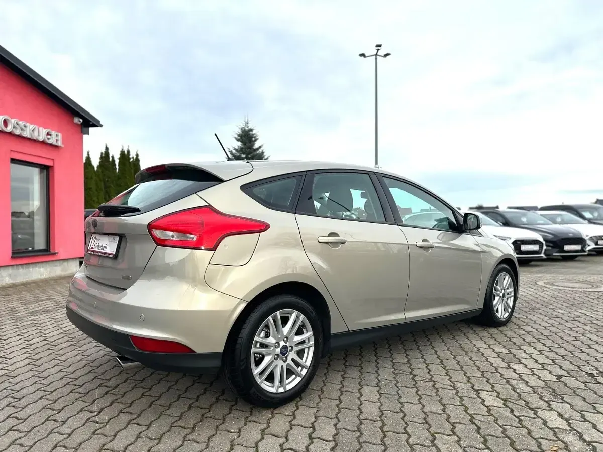 Używany Ford Focus Cool & Connect 150 KM (110 kW) 2018 Srebrny Sedan/Limuzyna
