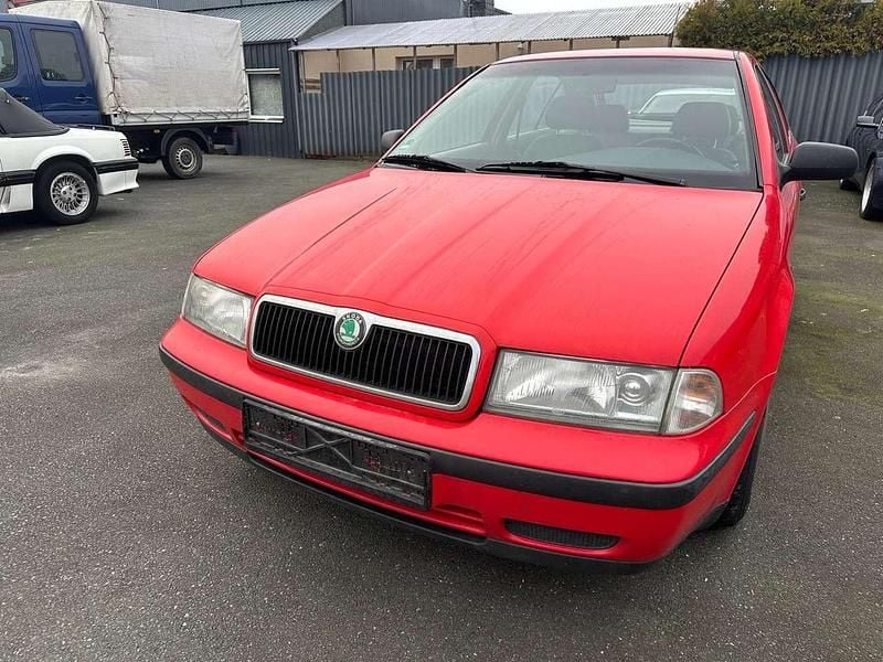 Rot Gebraucht 1998 Skoda Octavia Limousine | 750 € (Fairer Preis) - Bild 1/4